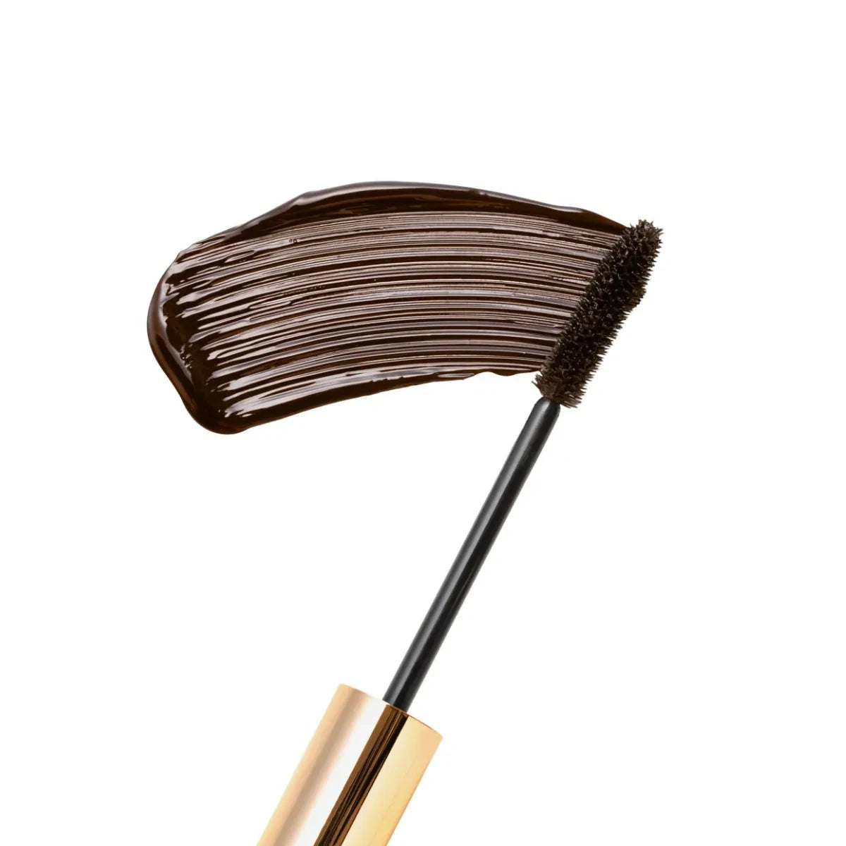 Mascara marrone o nero per uno sguardo definito e intenso